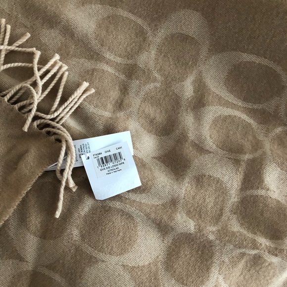 Coach Signature Oversized Muffler - Picture 3 of 3